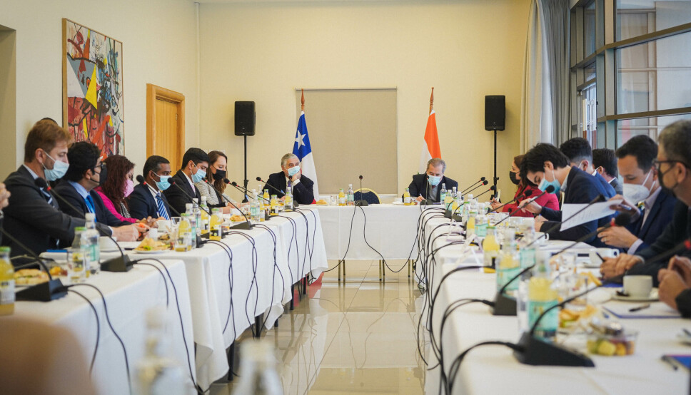 El subsecretario Ahumada junto a representantes de empresas de India y de nuestro país.