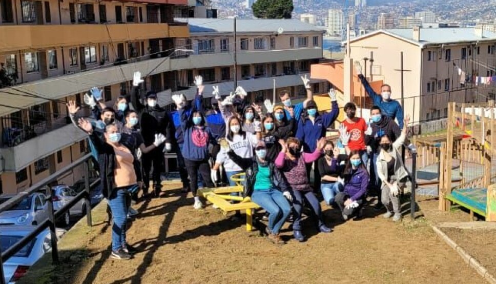 Felices posaron después del trabajo para hermosear este mirador