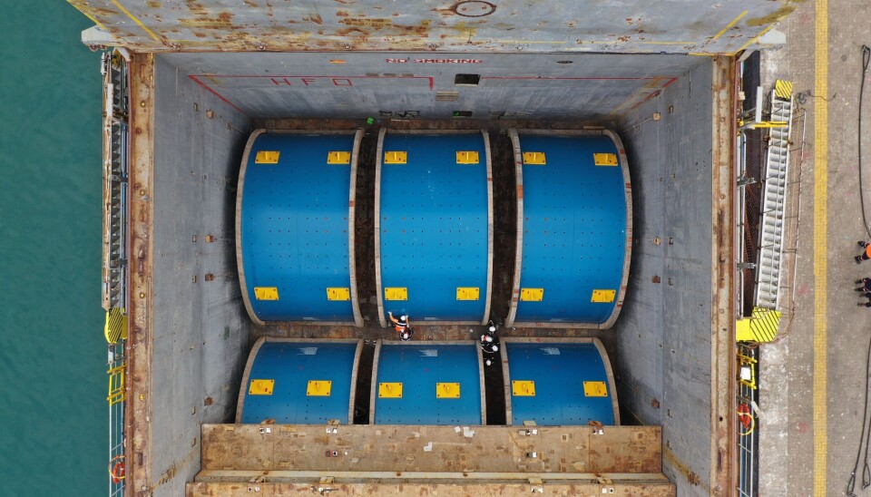 Las enormes piezas se fabrican para su transporte en barco.