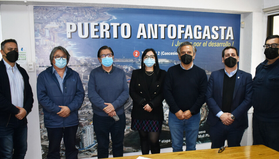 Representantes del Puerto y Aduanas que participaron en la reunión de coordinación.
