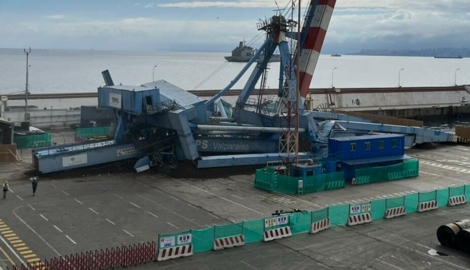 Derribaron de forma controlada una antigua grúa pórtico en Terminal Pacífico Sur Valparaíso
