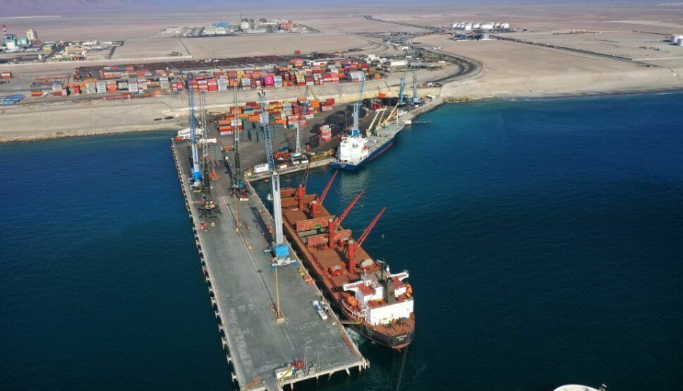 El terminal se ubica en la comuna de Mejillones y posee cuatro sitios de atraque.