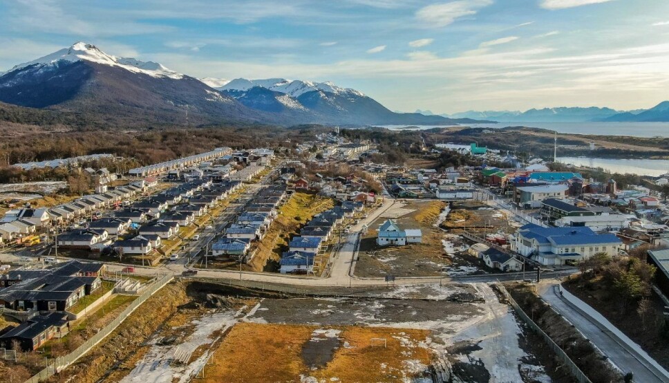 Puerto Williams es una comunidad aislada que depende de transporte marítimo para su abastecimiento.