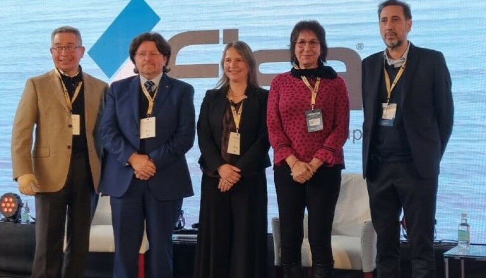 María Pilar Larraín (al centro) estuvo en el bloque de expositores denominado 'El camino de los puertos y comercio exterior hacia una implementación generalizada de políticas de equidad de género'.
