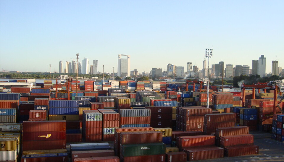 En la imagen vemos los contenedores apilados en el Puerto de Buenos Aires