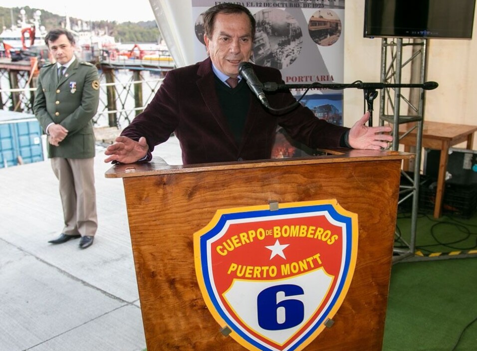 Constantino Kochifas en la ceremonia de entrega de la embarcación.