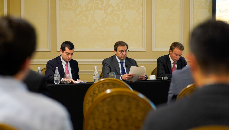 Una imagen de la junta efectuada este miércoles. De izquierda a derecha aparecen José Tomás Palacios, gerente legal SAAM; Óscar Hasbún, presidente del directorio de SAAM; y Macario Valdés, gerente general de SAAM.