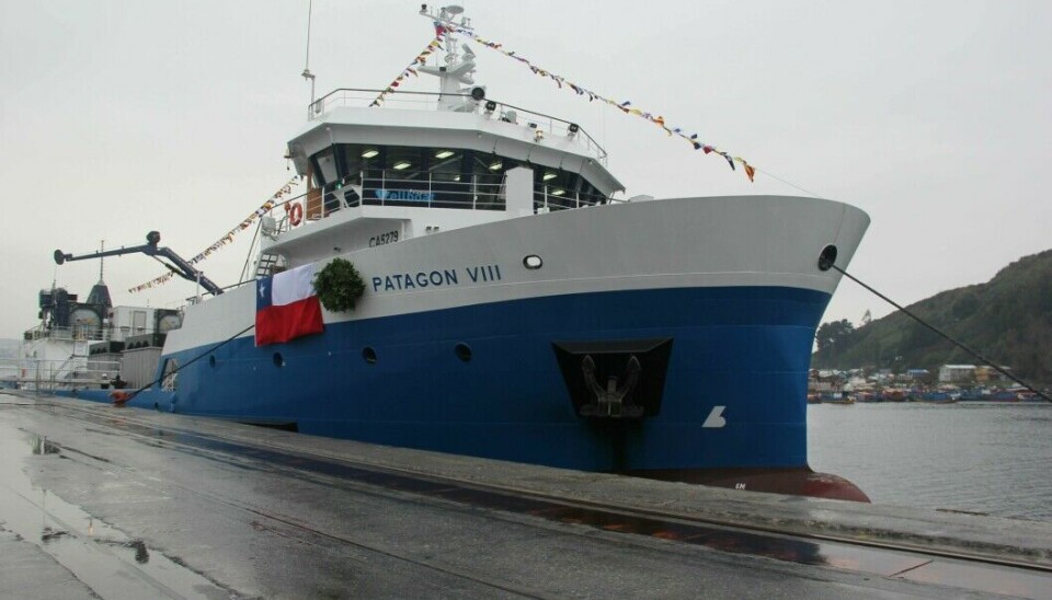 La empresa opera barcos especializados para la actividad salmonicultora en el sur del país.