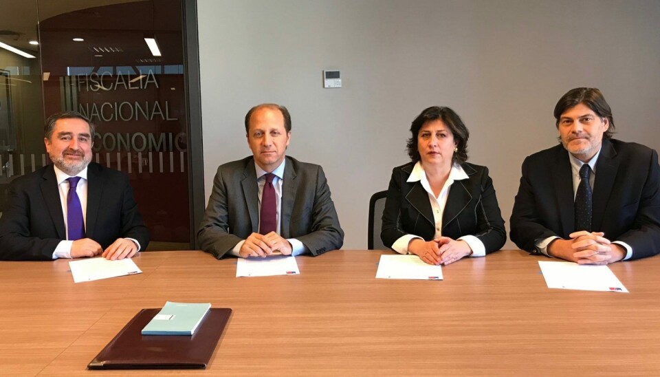 El momento de la firma del convenio que comenzará con capacitaciones en el sector portuario.
