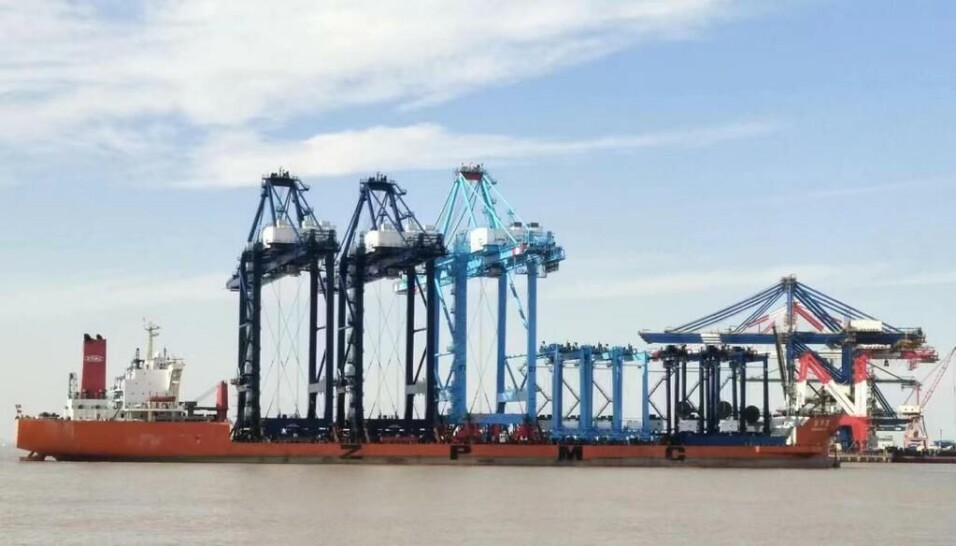 El buque Zhen Hua 24 transporta las grúas hasta nuestro país.