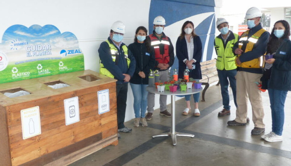 Desde los puntos limpios, como el de la imagen, hasta la medición de su huella de carbono son iniciativas de la política medioambiental del enclave de servicios logísticos de Valparaíso.