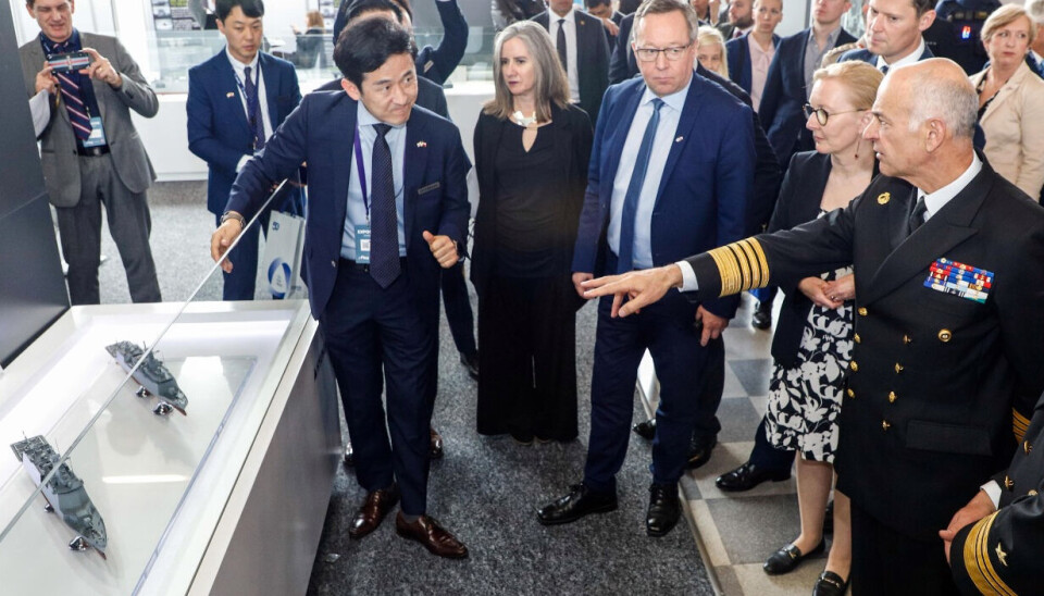 Recorrido de las autoridades por la muestra de 14 mil 500 metros cuadrados instalada en el Terminal de Pasajeros Puerto Valparaíso.
