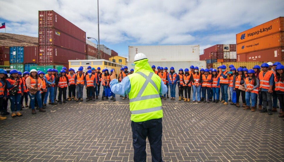 Los trabajadores del terminal ariqueño son los encargados de recibir y guiar a los visitantes.