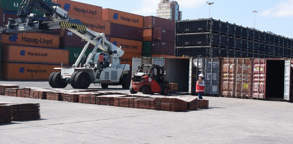Además de esta certificación, Puerto Antofagasta cumple con el estándar internacional de Ecoports, Port Environmental Review System.