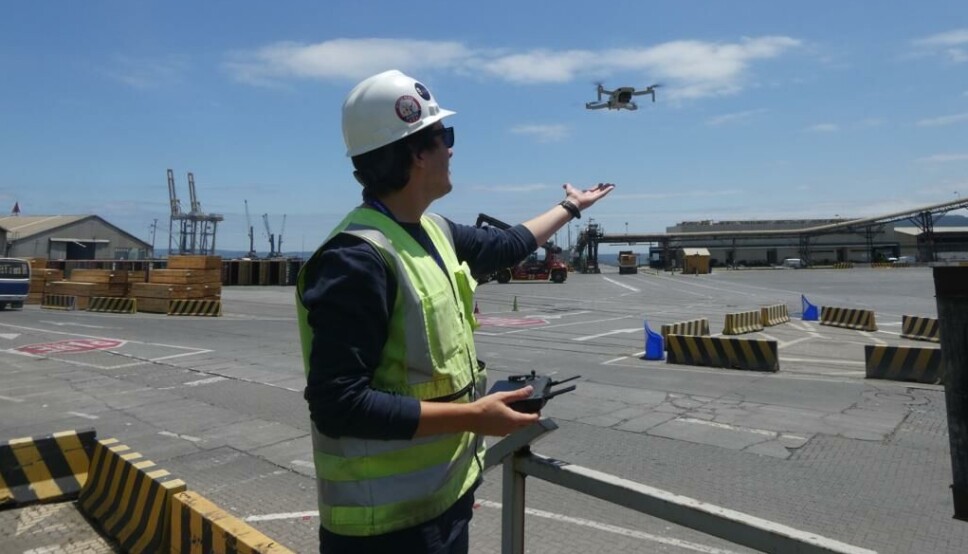 En la empresa buscan aumentar la cantidad de pilotos certificados por la DGAC y potenciar el crecimiento de estas operaciones aéreas. En la imagen aparece Diego López, encargado de la iniciativa.