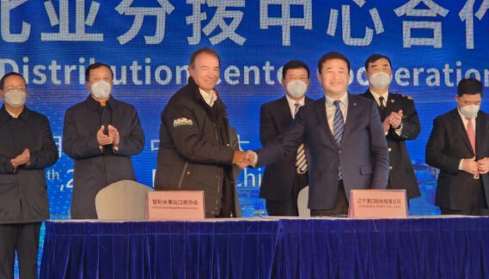 El presidente de los exportadores de frutas, Iván Marambio, está en China donde recibió el primer Cherry Express y acordó un trabajo colaborativo con el Puerto de Dalian.