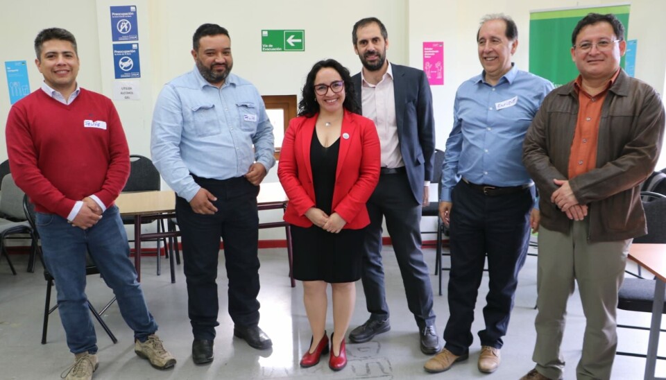 El Ministro de Economía (al centro) conoció los planes de la portuaria estatal en la región austral.