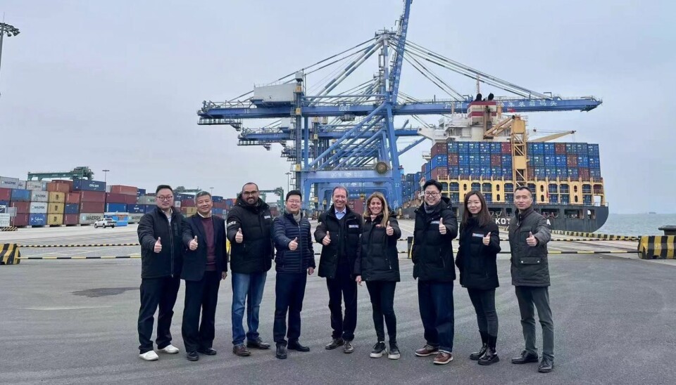 El Presidente de Asoex, al centro, encabezó la delegación que visitó China y conoció uno de los puertos que reciben las cerezas chilenas.