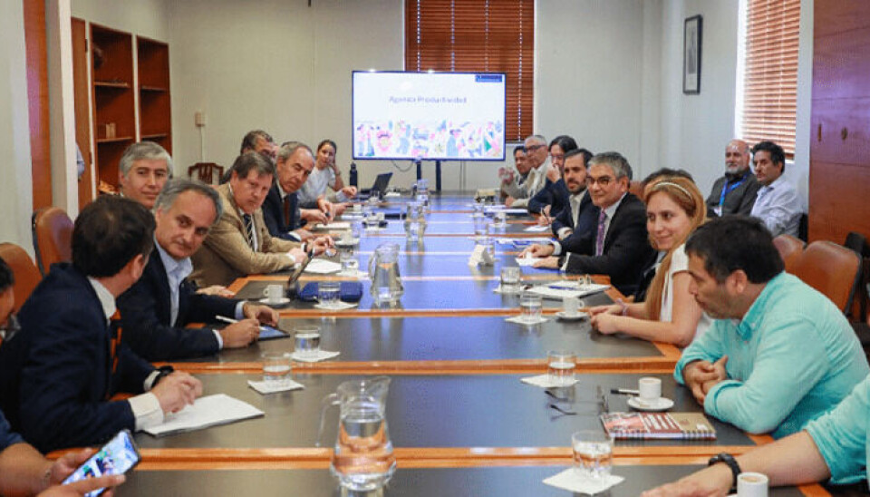 La imagen muestra la última reunión entre el gobierno, los empresarios y la CUT en la que se terminaron de proponer las medidas de la agenda de productividad que ahora presentó el gobierno.
