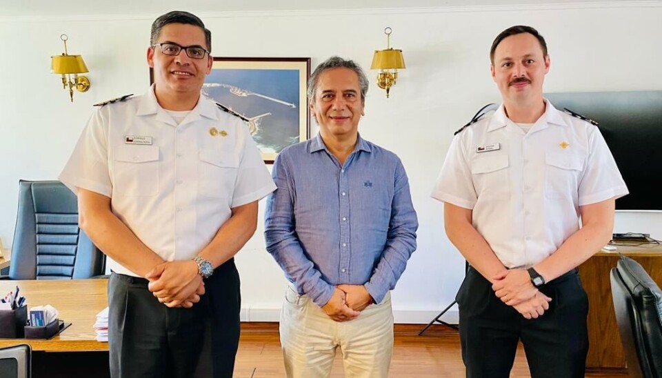 El nuevo Gobernador Marítimo Antofagasta, Capitán de Navío LT Domingo Hormazábal; el gerente general Puerto Antofagasta, Carlos Escobar; y el Capitán de Puerto Subrogante, Teniente 1° LT Cristian Peters.