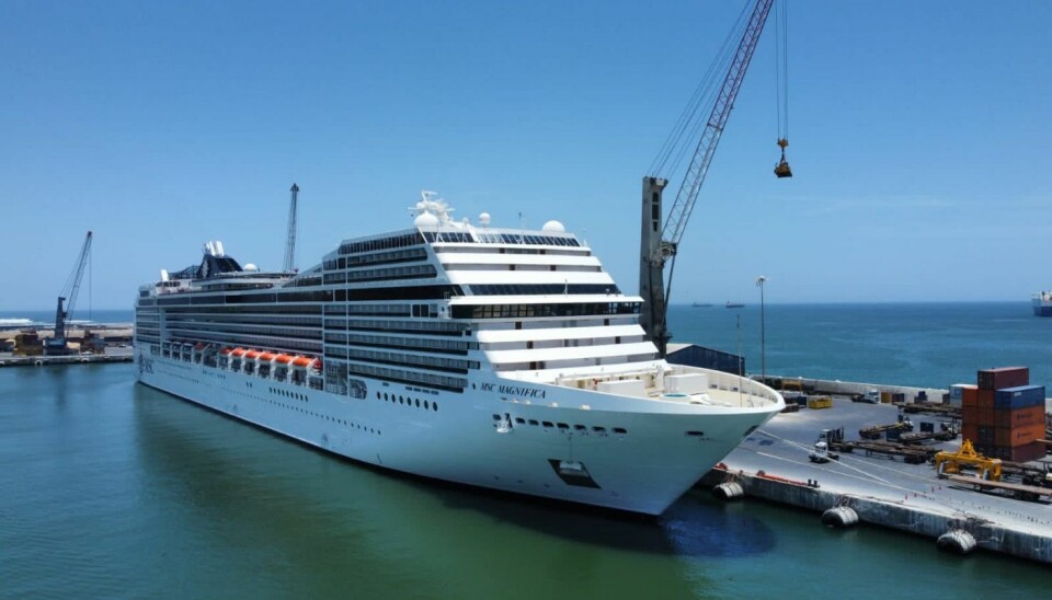El MSC Magnifica en una embarcación de 293,8 metros de eslora y 32,2 metros de manga y desarrolla una velocidad máxima de 22,9 nudos.