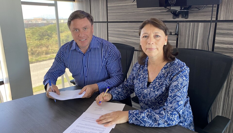 Firmaron el acuerdo César Hechenleitner, gerente general de Conectividad del Grupo CPT, y Fabiola Castillo, presidenta del Sindicato Interempresas de Mujeres de la Marina Mercante de Chile.