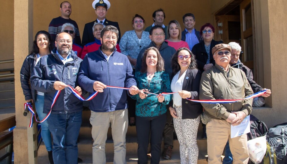 Autoridades y representantes de la comunidad participaron en la inauguración del recinto que ayudará a mejorar las condiciones de la conectividad marítima en la zona.