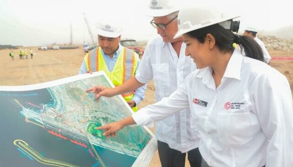 En el recorrido, la ministra Lazarte fue acompañada por autoridades portuarias y ejecutivos de l Cosco Shipping Ports.