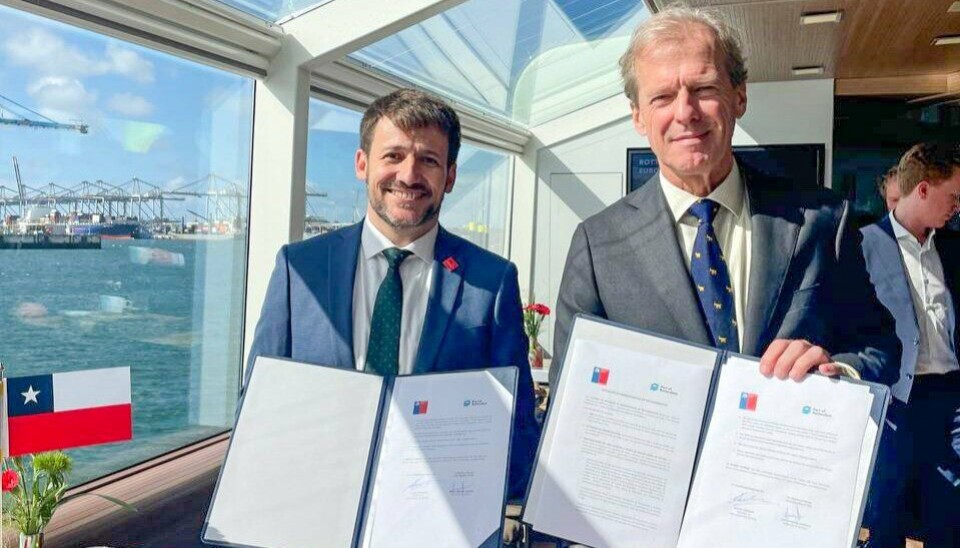 En el puerto europeo firmaron la renovación del acuerdo el Ministro Pardow y el CEO del Puerto de Rotterdam, Allard Castelein.