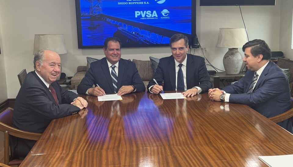 En la firma del contrato participaron el presidente de SQM, Gonzalo Guerrero, y el vicepresidente senior de Servicios Corporativos de la compañía, José Miguel Berguño, junto al presidente de Puerto Ventanas S.A., Juan Eduardo Errázuriz y el gerente general de Puerto Ventanas S.A., Jorge Oyarce.