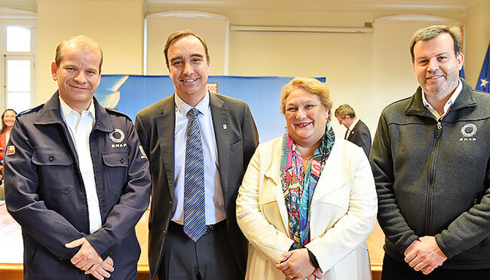 De izquierda a derecha aparecen Julio Friedmann, gerente general de ENAP; el Gobernador de Magallanes, Jorge Flies; la seremi de Medio Ambiente, maría Luisa Ojeda; y el gerente de ENAP Magallanes, Pablo Martínez.