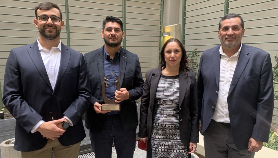 Representantes de Puerto Las Losas y CAP que recibieron el premio en Santiago.