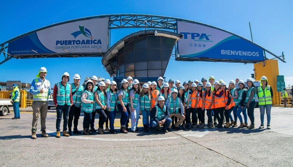 La capacitación contó con el apoyo de profesionales de Terminal Puerto Arica, según informó la agencia estatal boliviana.
