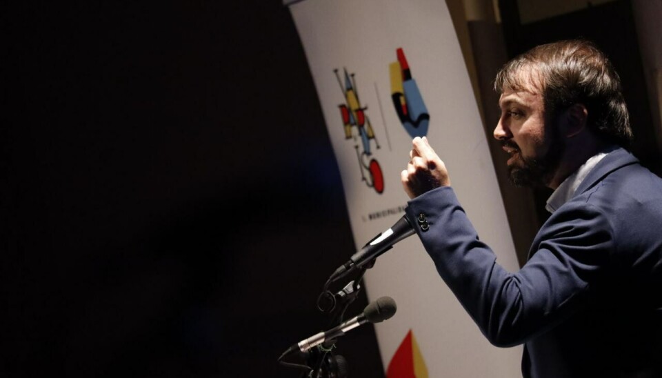 “Para crecer el puerto debe licitar la construcción de un nuevo frente de atraque para barcos y duplicar su capacidad de carga. No nos oponemos a aquello, al contrario, lo alentamos”, planteó el alcalde Sharp.