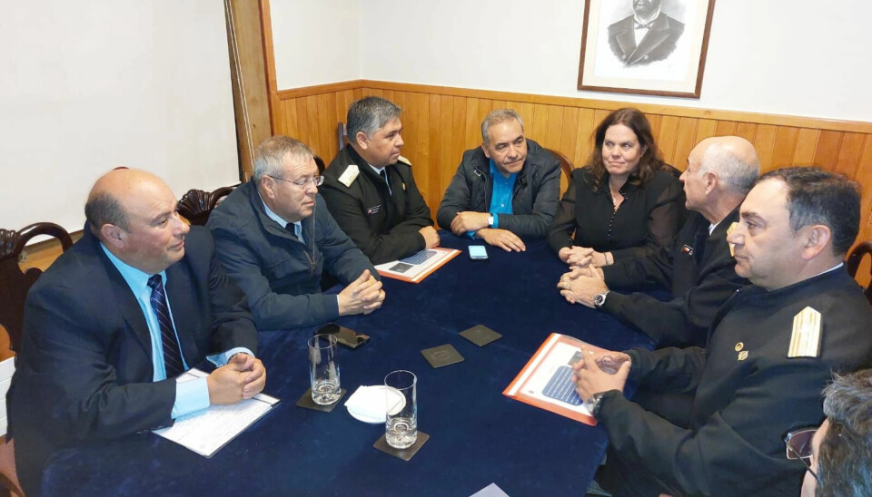 En la foto, la ministra Defensa Maya Fernández; Comandante en Jefe de la Armada; y representantes de Difectemar, Dirimar y Alianza Marítima de Chile.