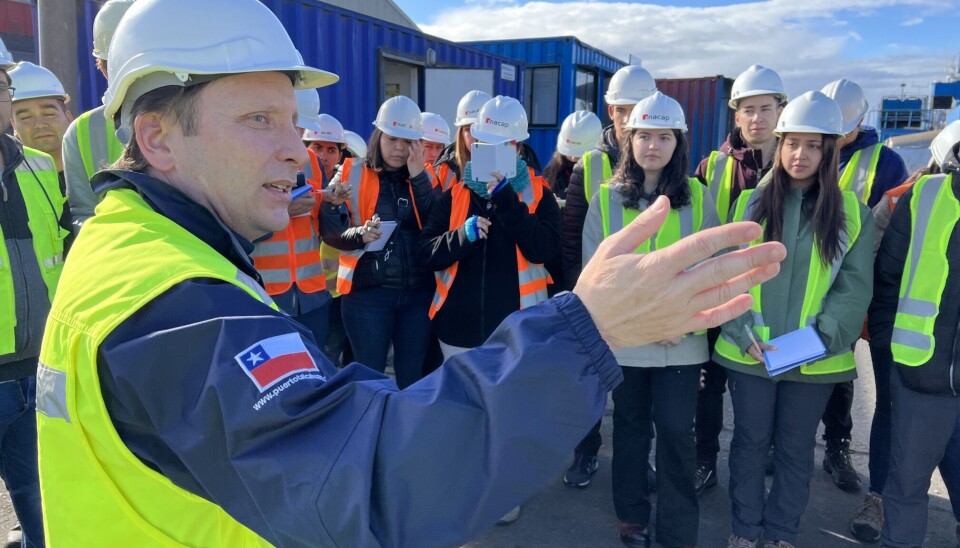 En el recorrido, los estudiantes conocieron distintos tipos de contenedores -incluidos los refrigerados-; observaron bodegas de sodio y celulosa; además conocieron el funcionamiento de grúas horquilla, reachstacker, móviles y STS.