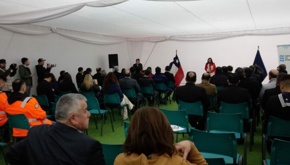 Los trabajadores recibieron emocionados el reconocimiento de las empresas y la Autoridad Marítima.