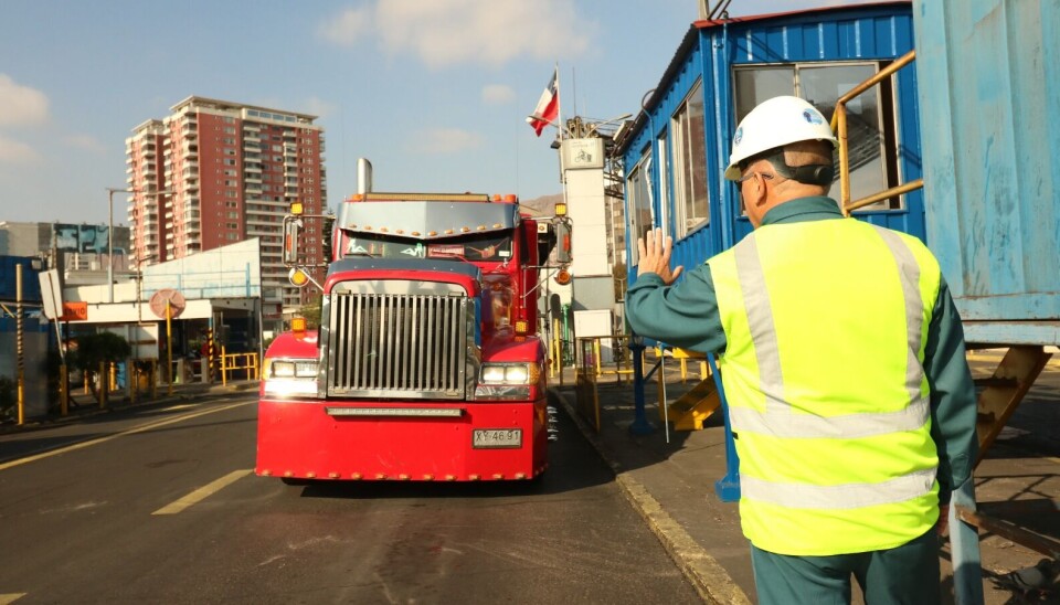Los funcionarios de seguridad han sido capacitados por Aduanas, Carabineros y la Autoridad Marítima para reconocer eventuales irregularidades en la documentación.