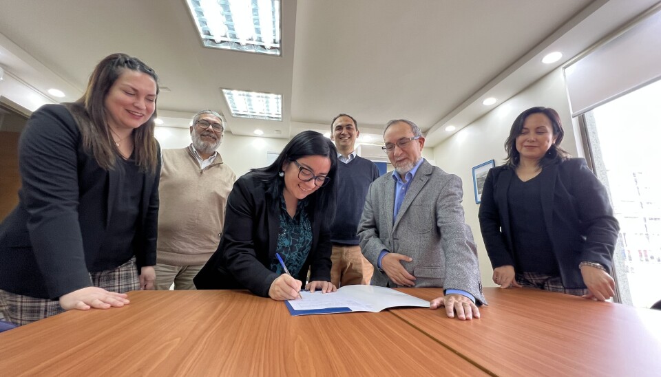La firma del acuerdo que selló el contrato colectivo después de una negociación que duró seis semanas.