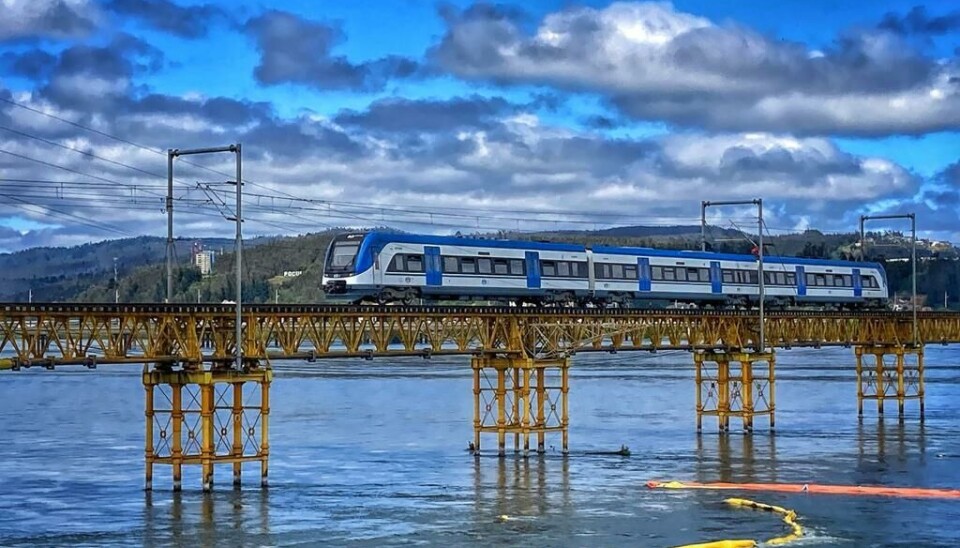 La evaluación de la estructura del puente se extendería hasta el mediodía de este martes, informó la empresa ferroviaria.