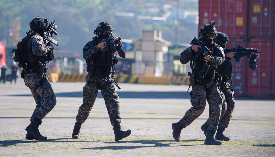 Un equipo especializado de la Armada está preparado para enfrentar este tipo de emergencias en alta mar y la costa.