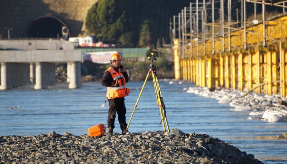 Los equipos de EFE trabajaron el fin de semana para resolver a la brevedad la contingencia en el puente ferroviario.