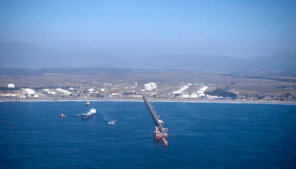 La empresa está ejecutando una completa mantención del muelle para prolongar su vida útil.