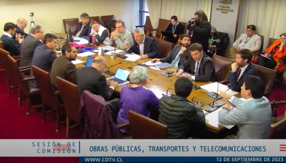Los parlamentarios se preparan para votar después de largas sesiones con numerosos invitados interesados en opinar sobre la propuesta legislativa.