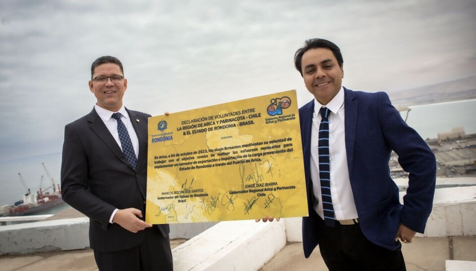 Las autoridades que firmaron el acuerdo, que además fue suscrito porrepresentantes de empresas chilenas y brasileñas, entre ellas Puerto Arica, Ferrocarril Arica La Paz y Zofri.