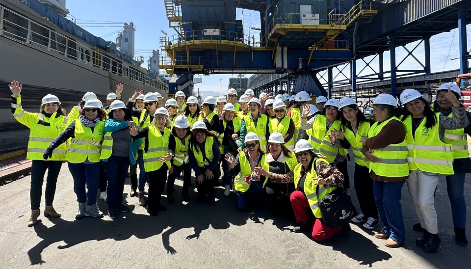 Uno de los tantos grupos de visitantes que pudieron recorrer las instalaciones del terminal y conocer su trabajo.