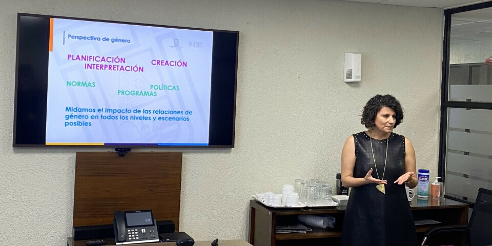 La vicepresidenta del Directorio de la portuaria, Claudia Moraga, durante la presentación de las nuevas orientaciones para la estatal.