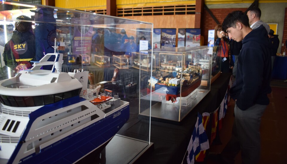 En la feria participaron 24 expositores y más de dos mil estudiantes que visitaron el evento.