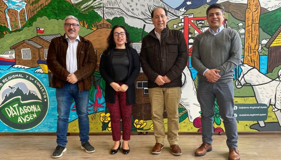Los representantes de la empresa portuaria estatal junto a la Gobernadora de Aysén.
