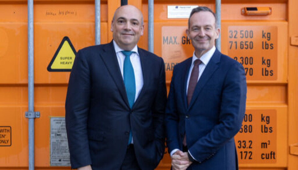El director ejecutivo de Hapag-Lloyd, Rolf Habben Jansen junto al el Ministro Volker Wissing.